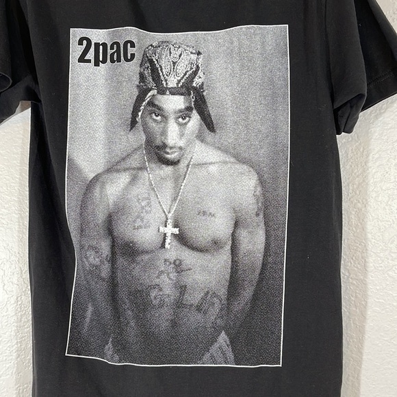 TUPAC SHAKUR Rapper Hip Hop Portrait Graphic Tee T-Shirt Size Small Black & Grey - Picture 3 of 7